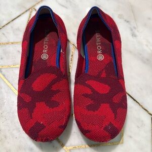 Rothy’s The Kids Loafer in Red Camo - Size 2